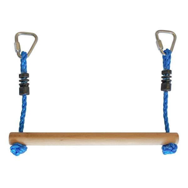 Wooden monkey bar hold with blue ropes and metal carabiners for Slackers Ninjaline 36' Intro Kit obstacle course Wooden monkey bar hold with blue ropes and metal carabiners for Slackers Ninjaline 36' Intro Kit obstacle course