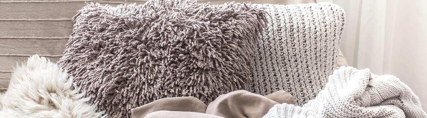 Pillows & Throws