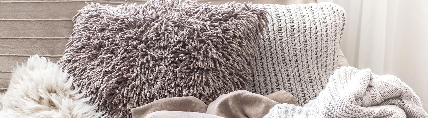 Pillows & Throws
